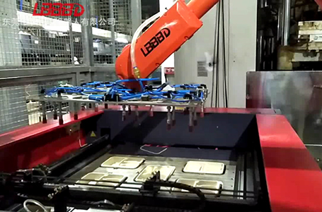 爾必地激光切割碼垛機器人現場案例